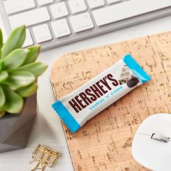 画像4: ホワイトチョコの中にサクサクのクッキー！Hershey's ハーシーズ クッキー＆クリーム チョコレートバー スナックサイズ 484g