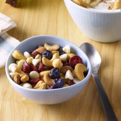 画像3: そのまま食べても、ヨーグルトやシリアルに混ぜても！WildRoots ワイルドルート コースタル ベリー トレイルミックス 737g