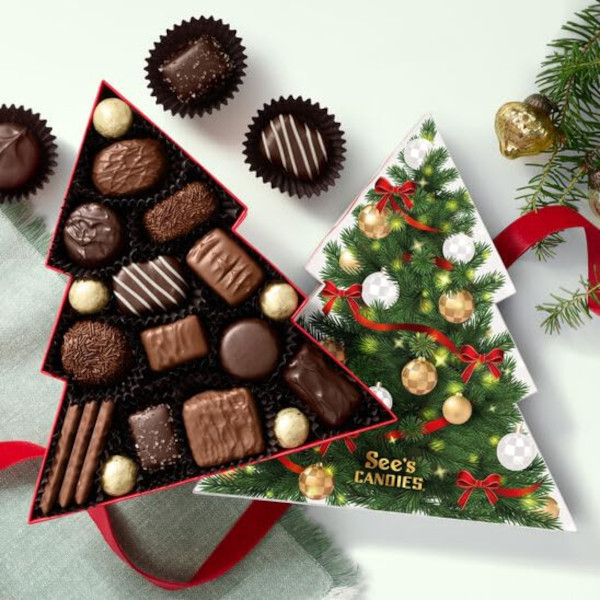 画像2: かわいいクリスマスツリーのパッケージ！See's Candy シーズキャンディ オークリスマスツリー ギフトボックス  269g